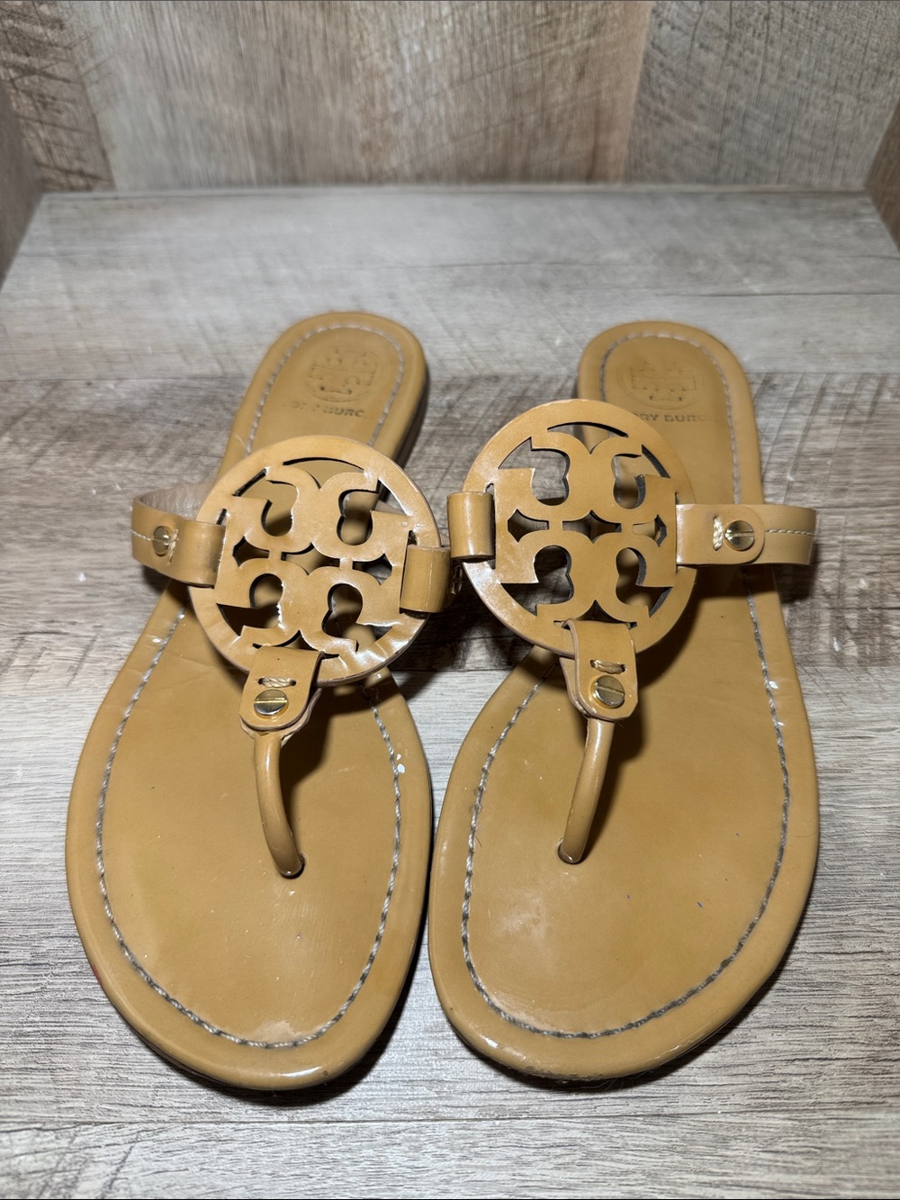 Tory Burch Miller Tan Patent Leather Thong Sandals - Picture 2 of 8